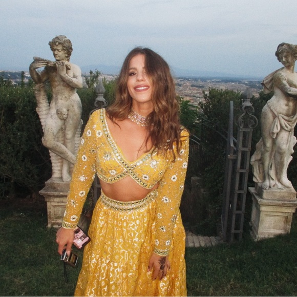 Yellow hand embroidered Lehenga - size M - Picture 5 of 6